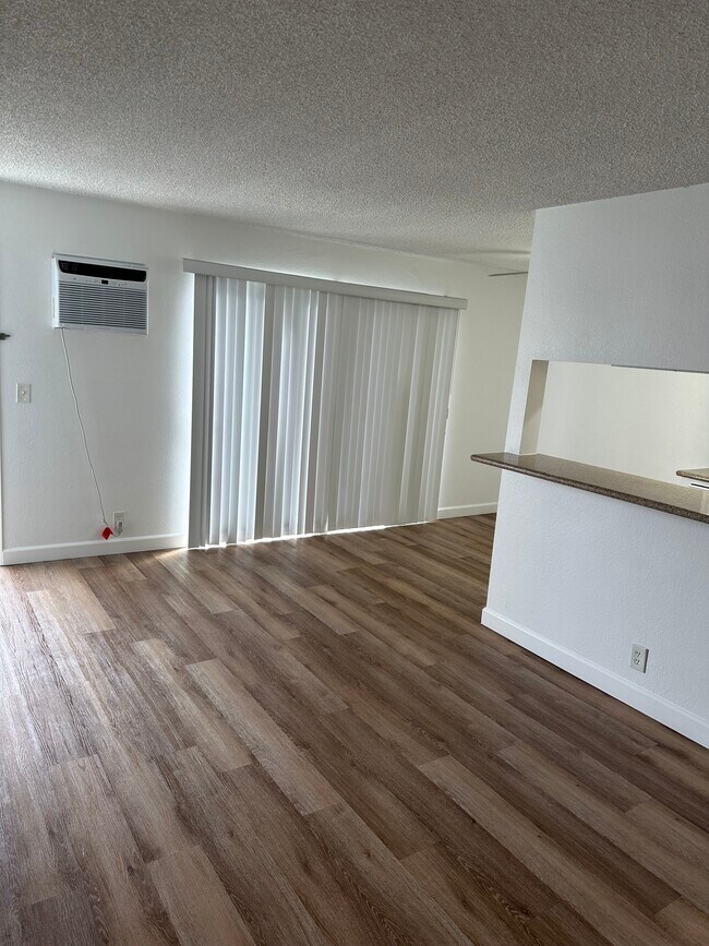 Building Photo - 1718 S Barrington Ave