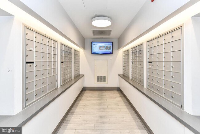 Building Photo - 355 I St SW