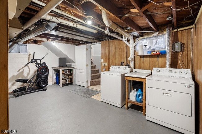 Building Photo - 90 Ford Rd