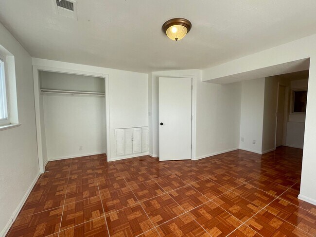 Building Photo - Cozy Tri-Level Home in Thornton! AVAILABLE June 2nd!