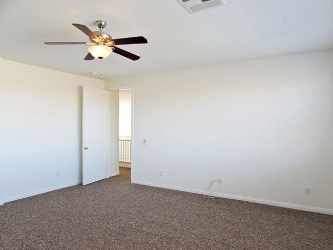 Building Photo - 722 Bighorn Creek St