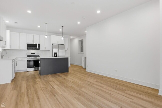Building Photo - 4841 S Prairie Ave