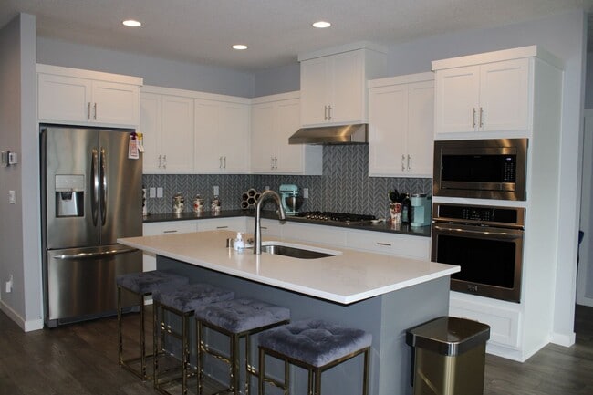 Building Photo - BEAUTIFUL 4+ BR, 2.5 BA Available Now!