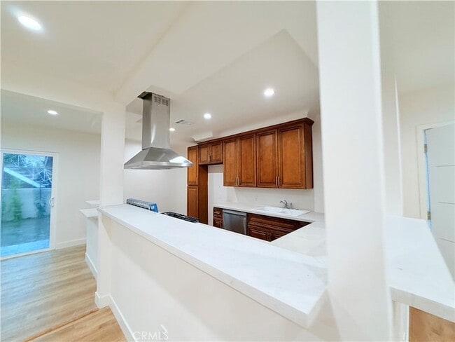 Building Photo - 11104 Oxnard St