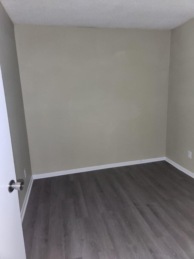 Building Photo - 128 Cherryview Ln