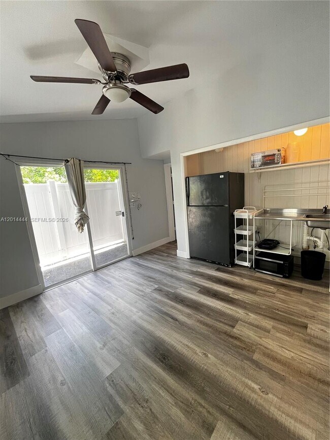 Building Photo - 1412 NE 17th Ct