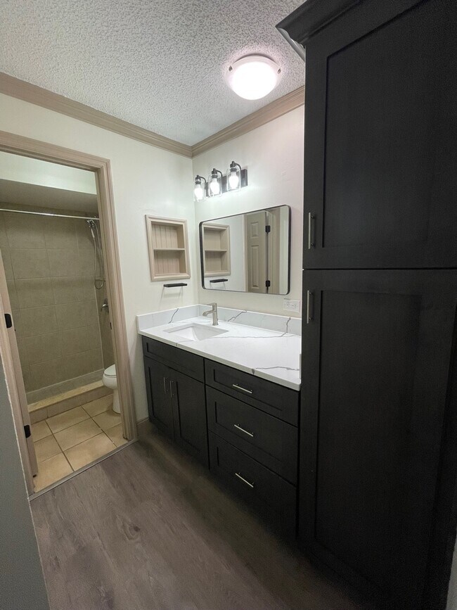 Building Photo - 660 Macduff Ln