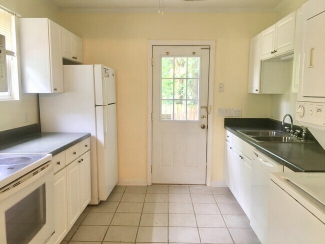 Building Photo - Rosewood