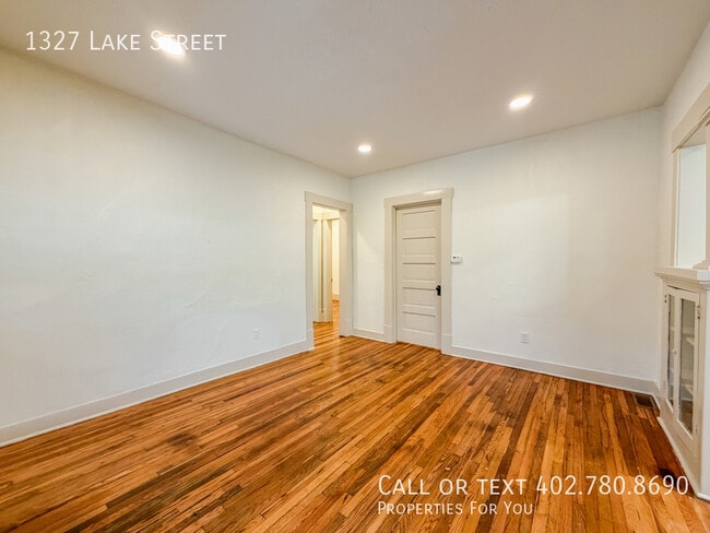 Building Photo - 1327 Lake St