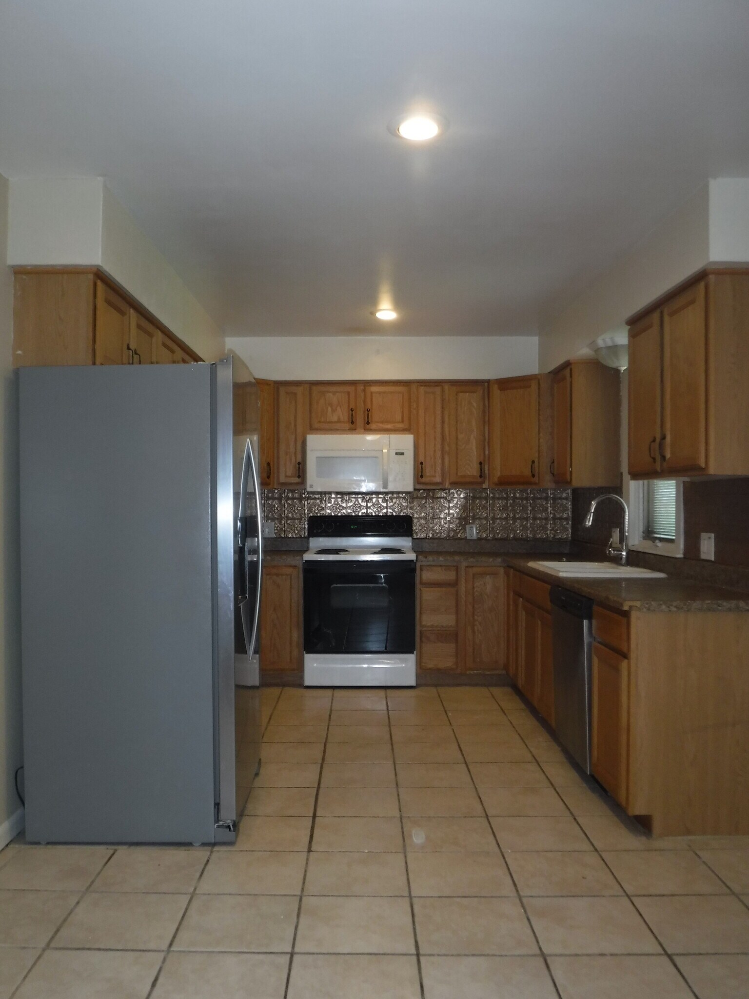 Building Photo - 4206 N 30th Ter