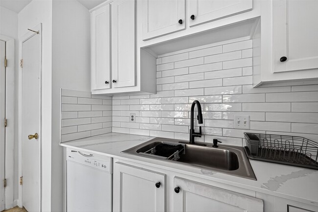 Building Photo - 3403 Hillstone Dr