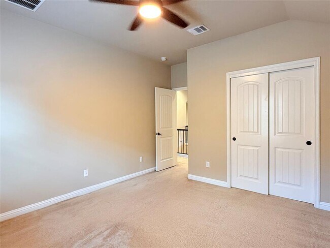 Building Photo - 404 Dry Gulch Bend