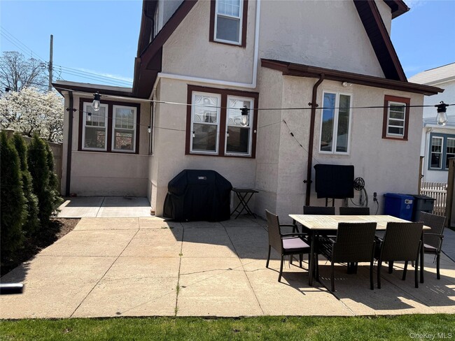 Building Photo - 69 Homestead Ave