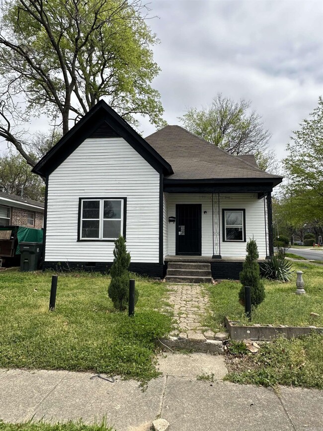 Primary Photo - 1621 S State St
