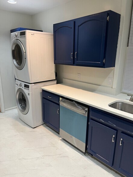 Building Photo - 1602 E St SE