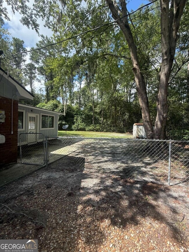 Building Photo - 814 Kelly Dr