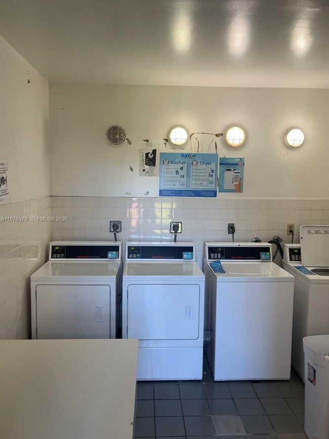 Building Photo - 7420 W 20th Ave