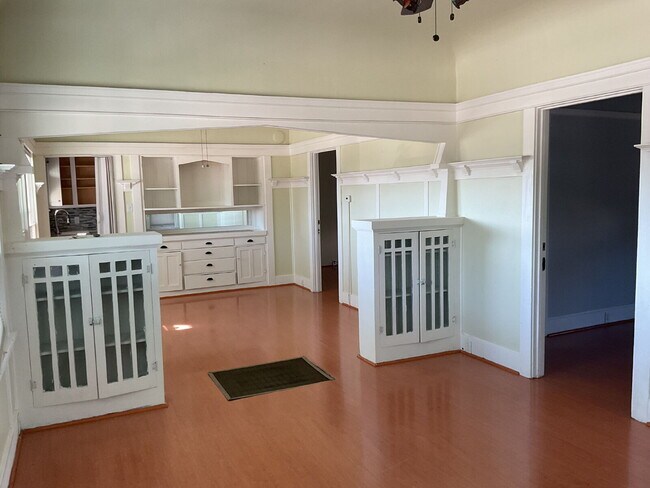 Building Photo - "Charming 2-Bed Home with Granite Touches in Tracy's Heart!"