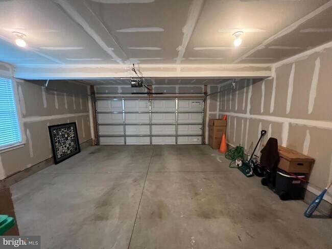 Building Photo - 1550 Adamson Wy