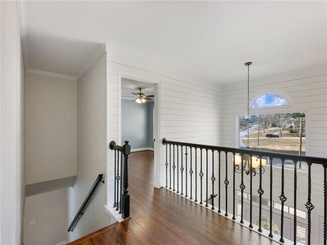 Building Photo - 3965 Hamilton View Way NE