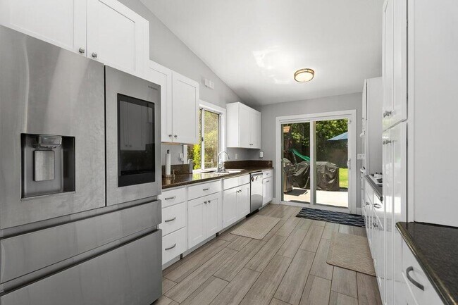 Building Photo - 39369 Regency Way
