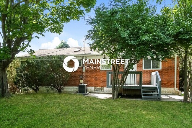 Building Photo - 3 Bedroom Pet-Friendly Home in Columbus, OH with Main Street Renewal