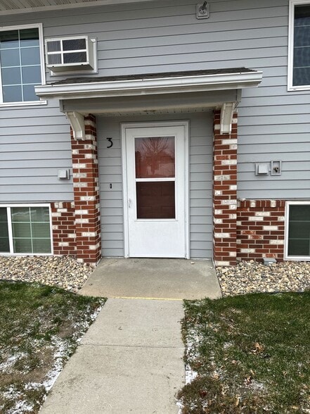 Building Photo - 725 6th Ave S