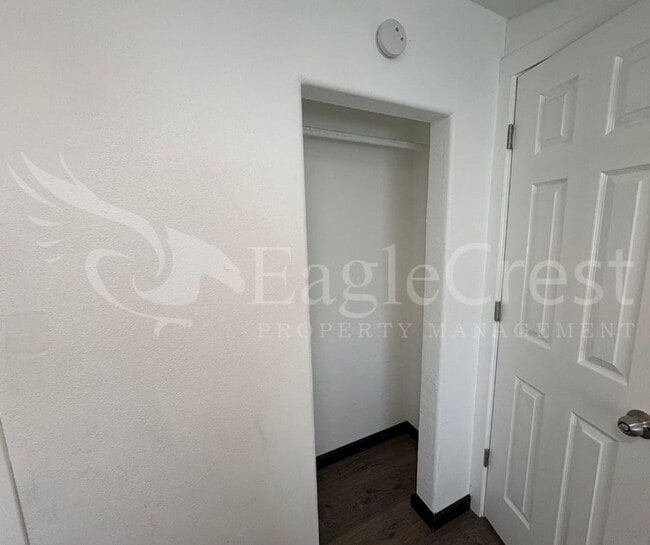 Building Photo - One Bedroom Cottage