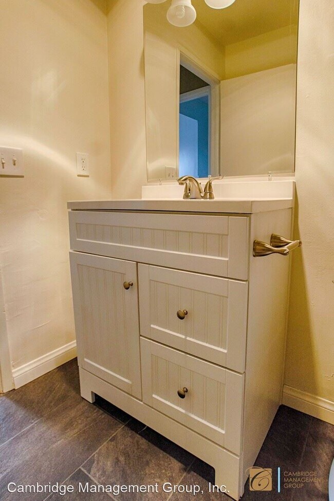 Building Photo - 3940 Oregon St