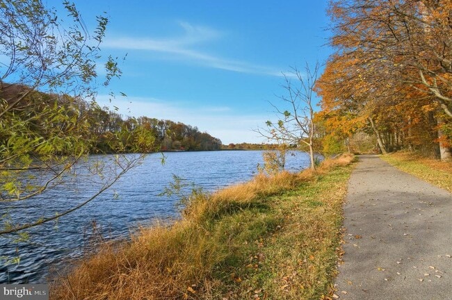 Building Photo - 7393 Swan Point Way