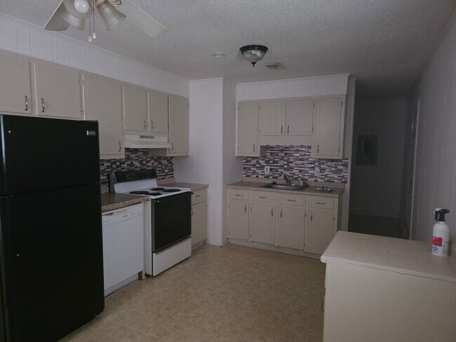 Building Photo - 440 Cattle Creek Rd