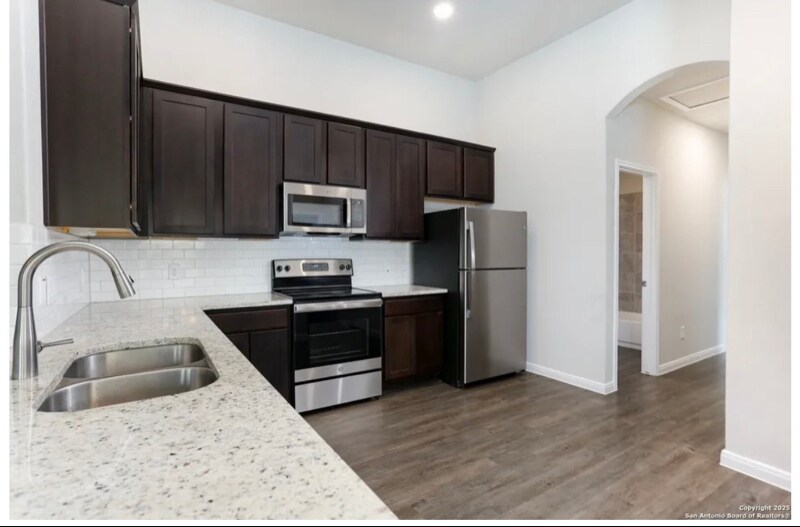 Building Photo - 537 Grayson Ln