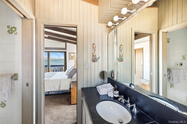 Building Photo - 154 W Lake Dr