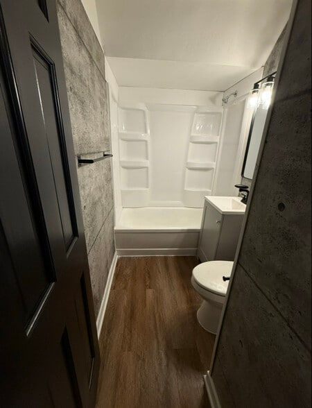 Building Photo - 3938 E 177th St