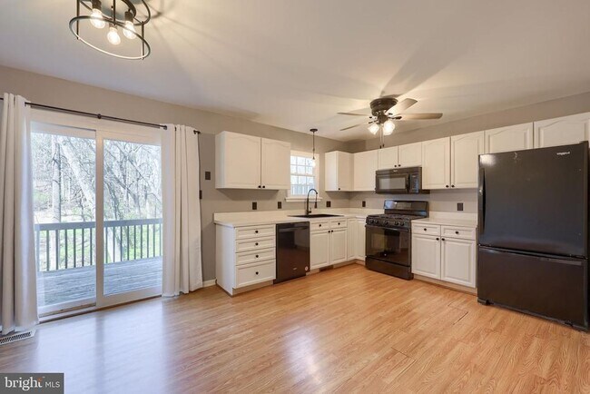 Building Photo - 604 Rockwood Dr