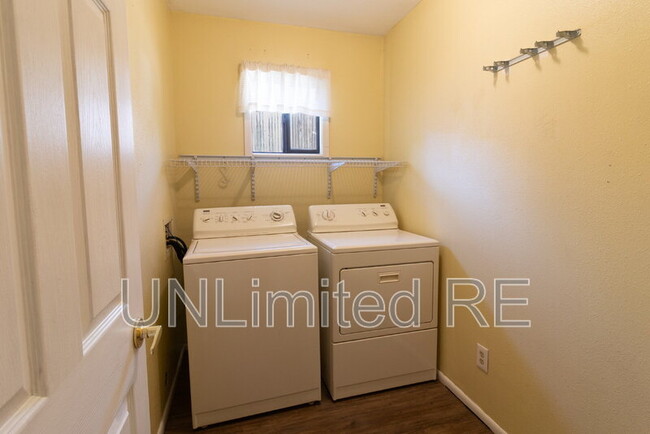 Building Photo - 4880 E Tomahawk Dr