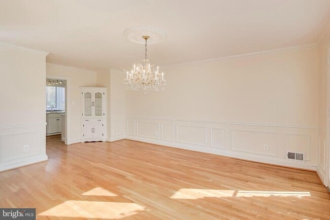 Building Photo - 4001 N Ridgeview Rd