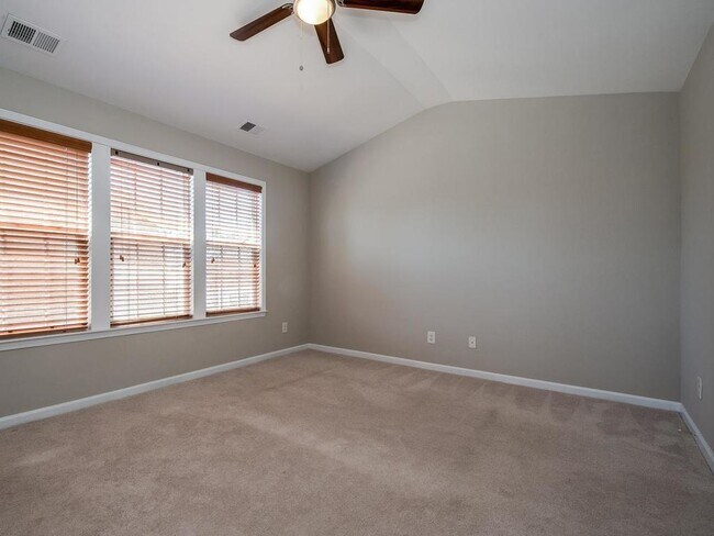 Building Photo - Ballantyne 3 Bedroom Townhome-Perfect Location!