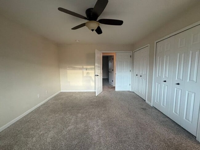 Building Photo - 803 Foxwood Dr
