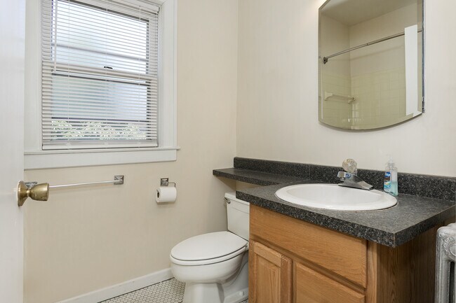 2nd Floor Bath - 8006 3rd St