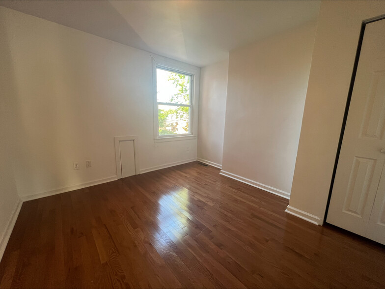Building Photo - 5309 Wellesley Ave