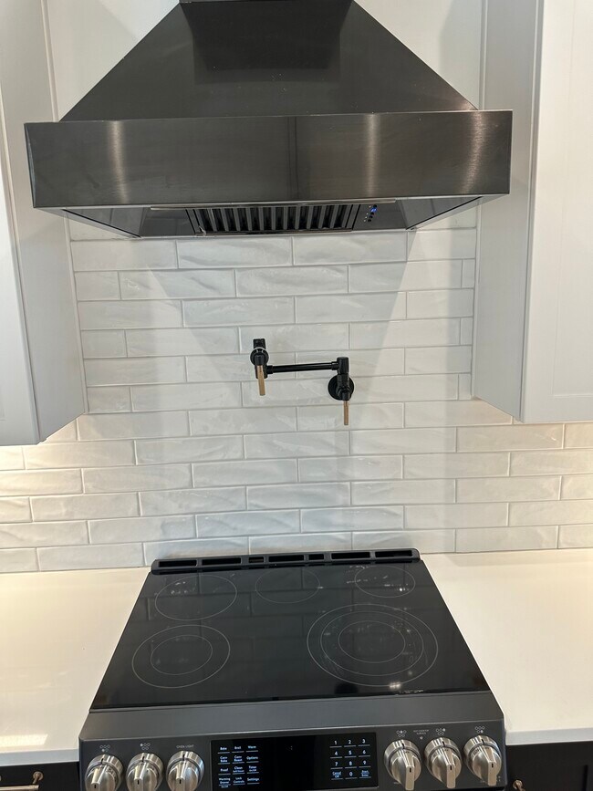 Building Photo - 704 Inspiration Blvd