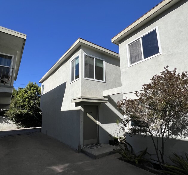 Top floor w/ garage below - 721 Cedar St