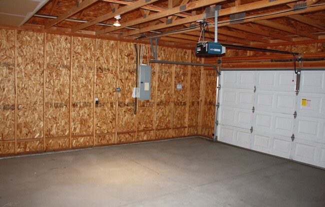 Building Photo - 419 N Arbutus Ave