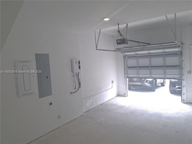 Building Photo - 1373 NW 1st St