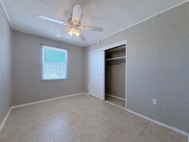 Building Photo - East/Central El Paso 3bed/1bath Refrig A/C with Outdoor Kitchen Oasis!