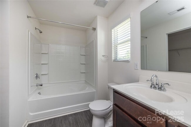 Building Photo - 710 Yorkshire Dr