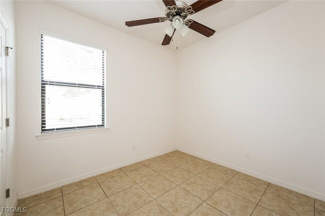 Building Photo - 1631 SW 25th Ln