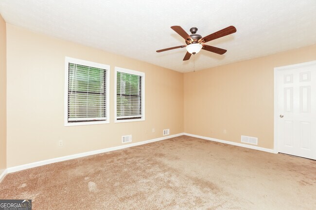 Building Photo - 4027 Evelyn Dr