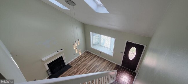 Building Photo - 9 Stoney Dr